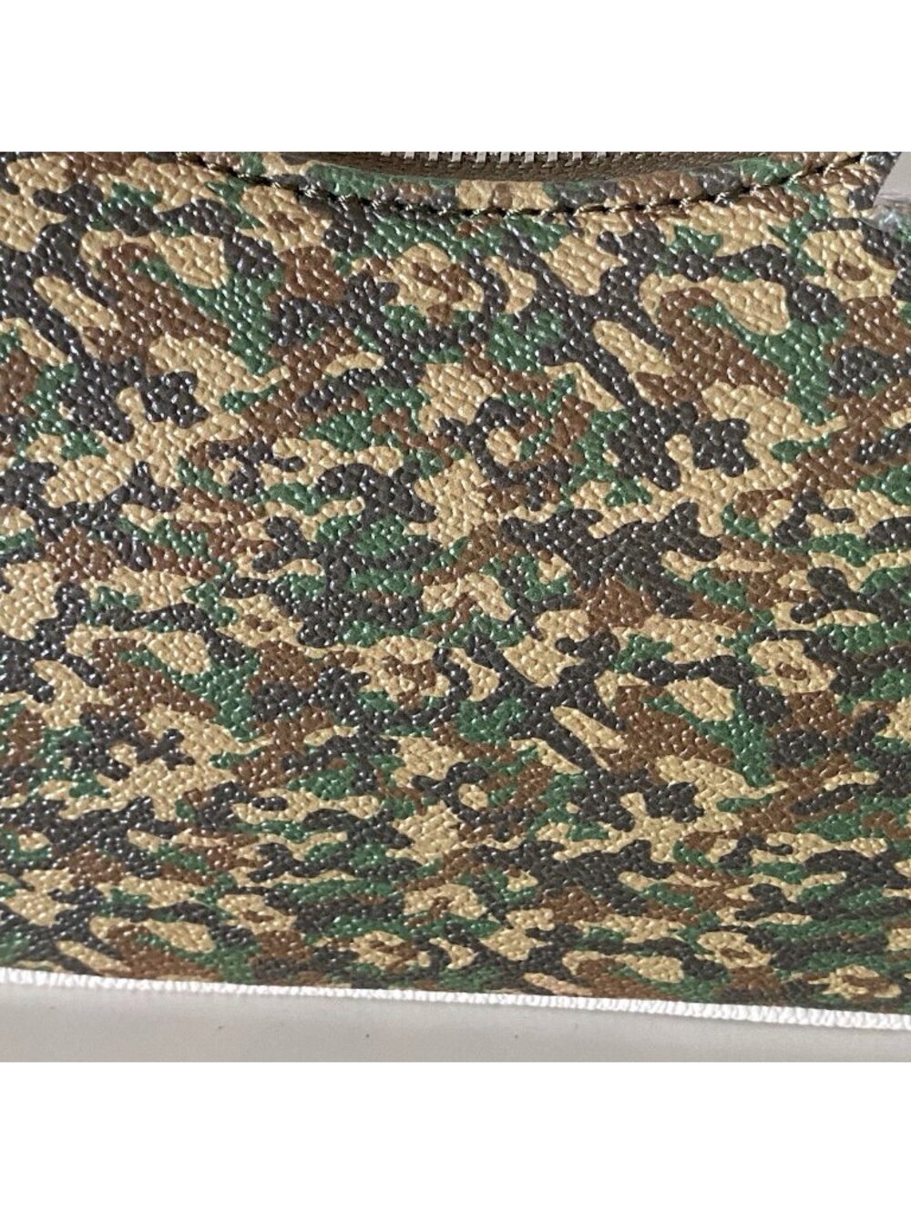Von Dutch Shoulder Bag Green Khaki Camo Print W/Charms Logo NEW - Picture 8 of 14